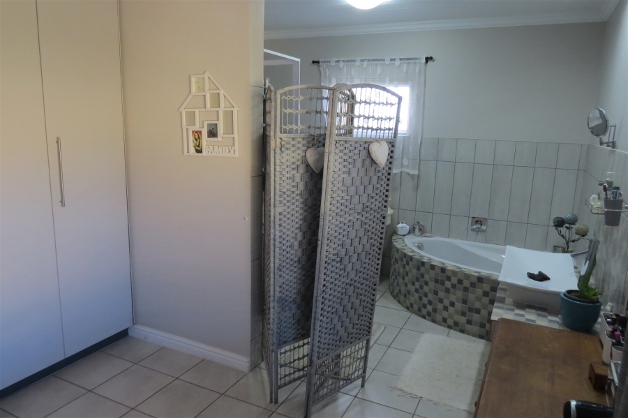 3 Bedroom Property for Sale in Stilbaai Wes Western Cape